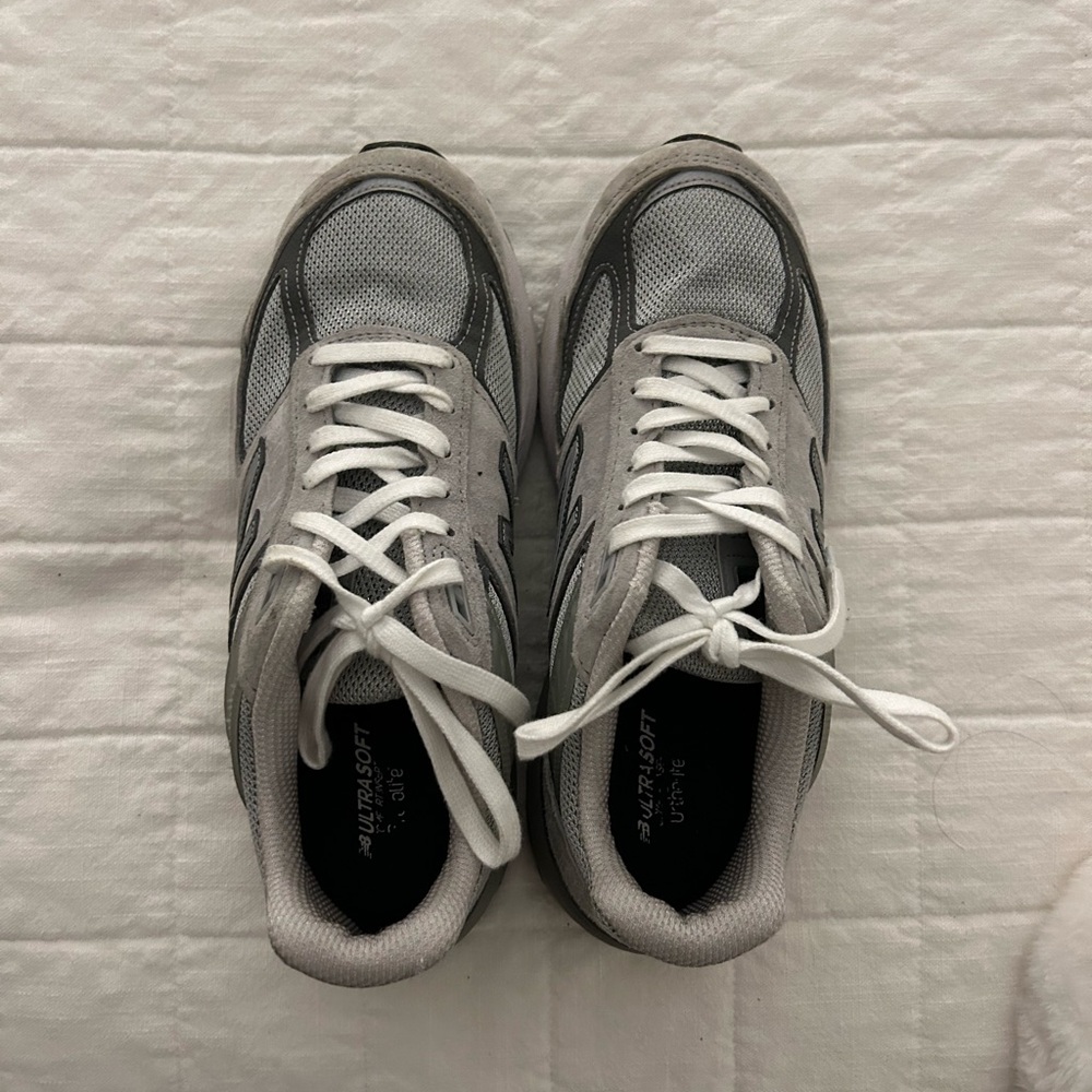New Balance Women’s 990v5